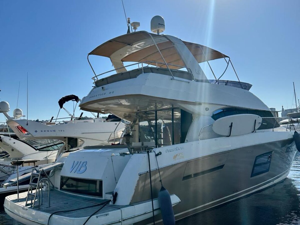 Prestige 60 - Exterior lateral com sol