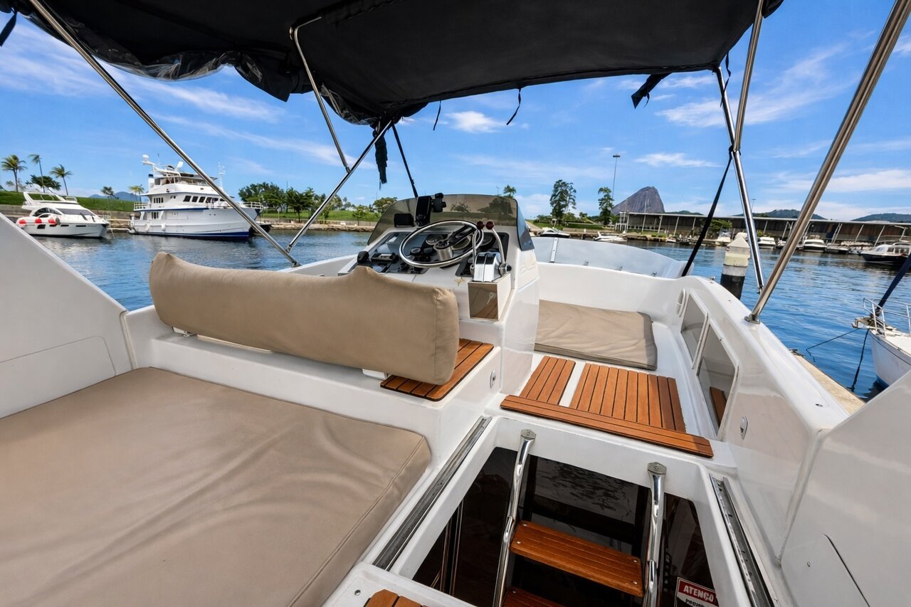 WeBoat 420 - Flybridge helm
